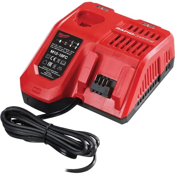 Cena promocyjna MILWAUKEE Ladegerät M12-18 FCfür 12, 14, 18 Volt Li-Ion Akkus
